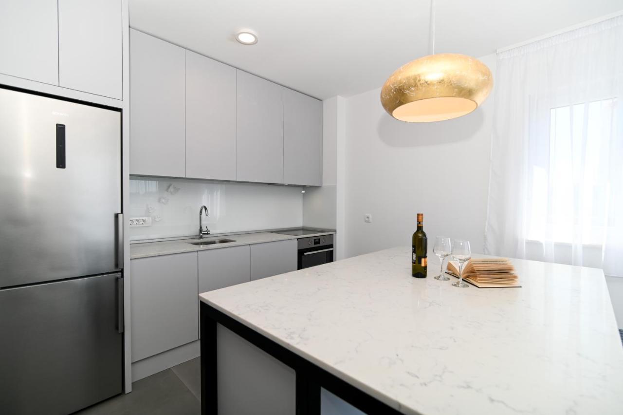 Apartment Laura, Free Parking, Balcony, 4 Ppl トロギール エクステリア 写真