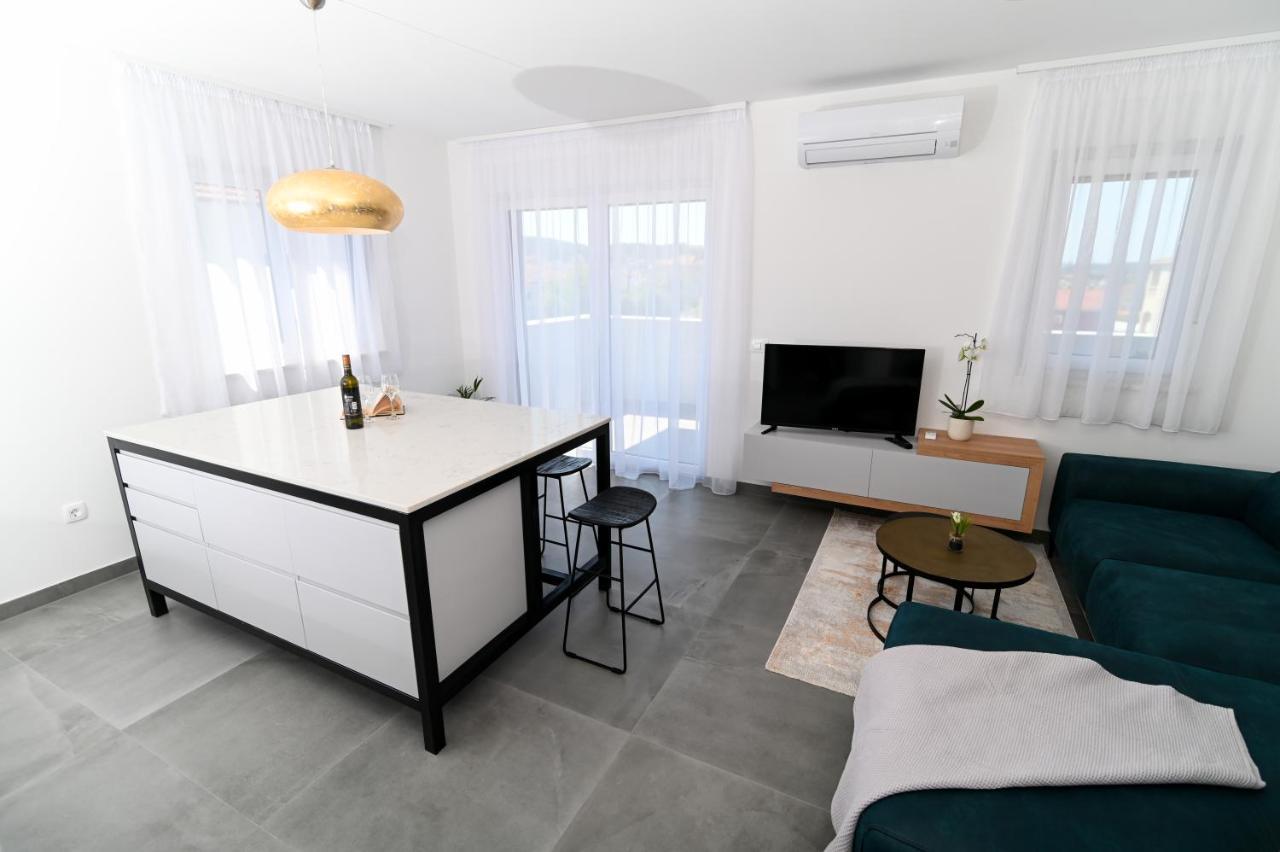 Apartment Laura, Free Parking, Balcony, 4 Ppl トロギール エクステリア 写真