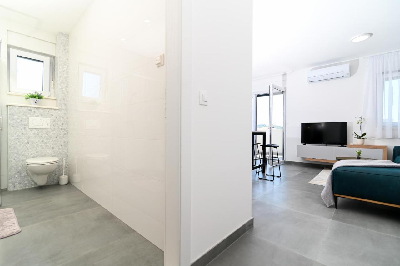 Apartment Laura, Free Parking, Balcony, 4 Ppl トロギール エクステリア 写真