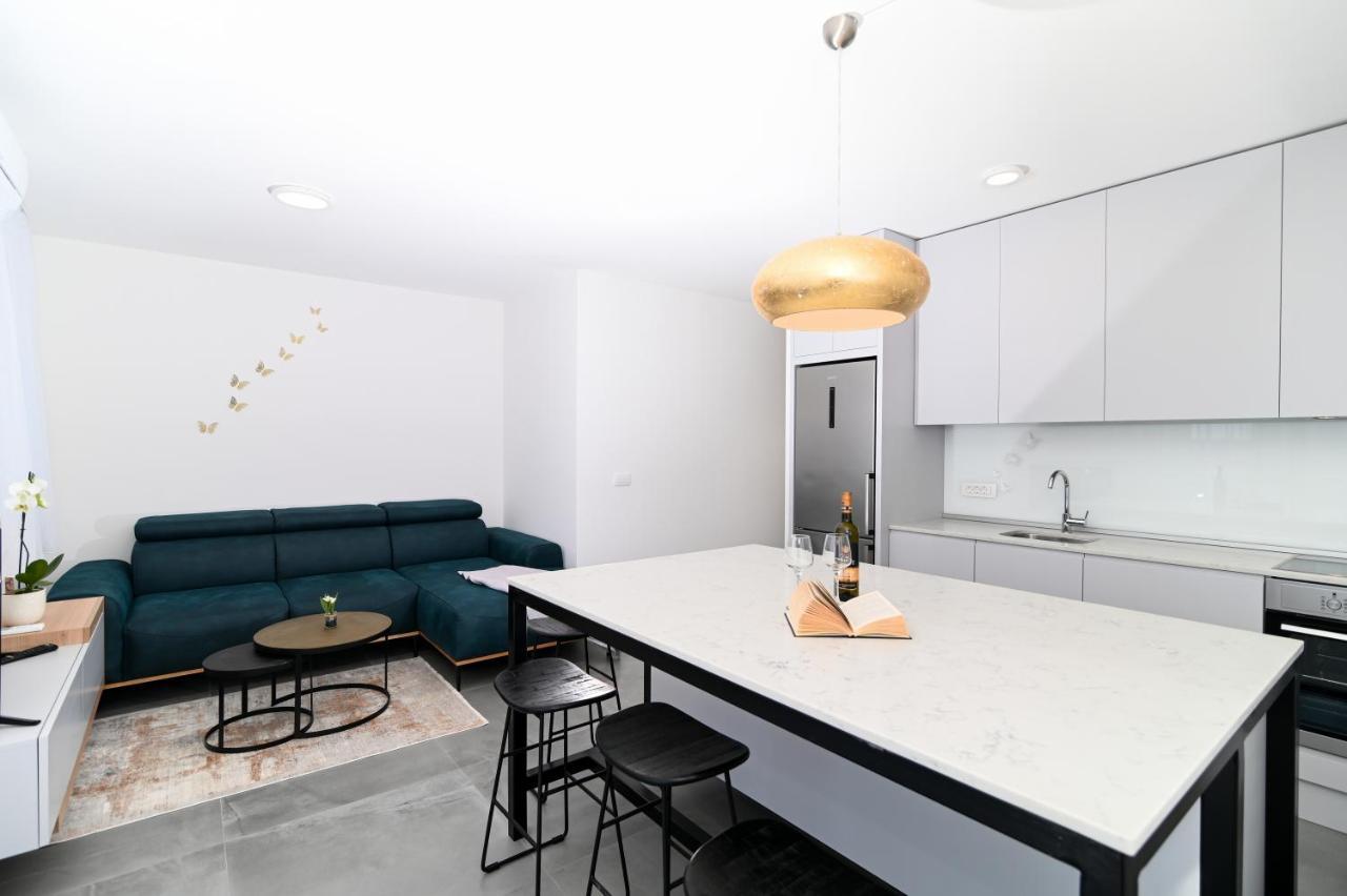 Apartment Laura, Free Parking, Balcony, 4 Ppl トロギール エクステリア 写真