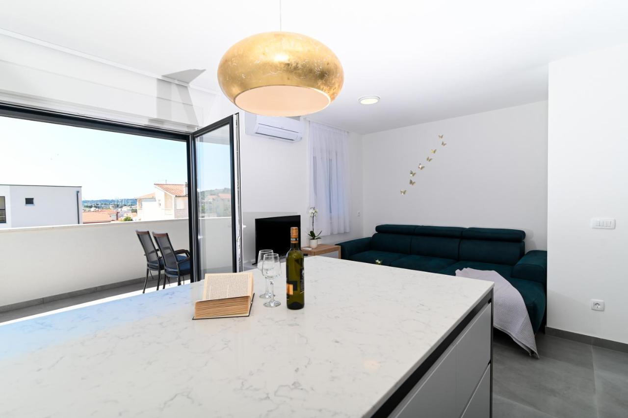 Apartment Laura, Free Parking, Balcony, 4 Ppl トロギール エクステリア 写真