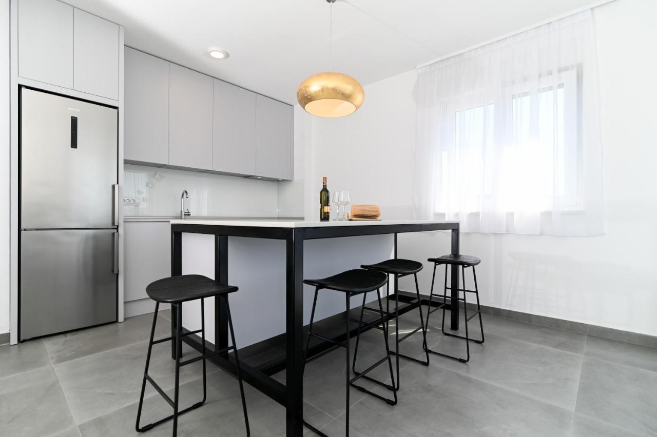 Apartment Laura, Free Parking, Balcony, 4 Ppl トロギール エクステリア 写真
