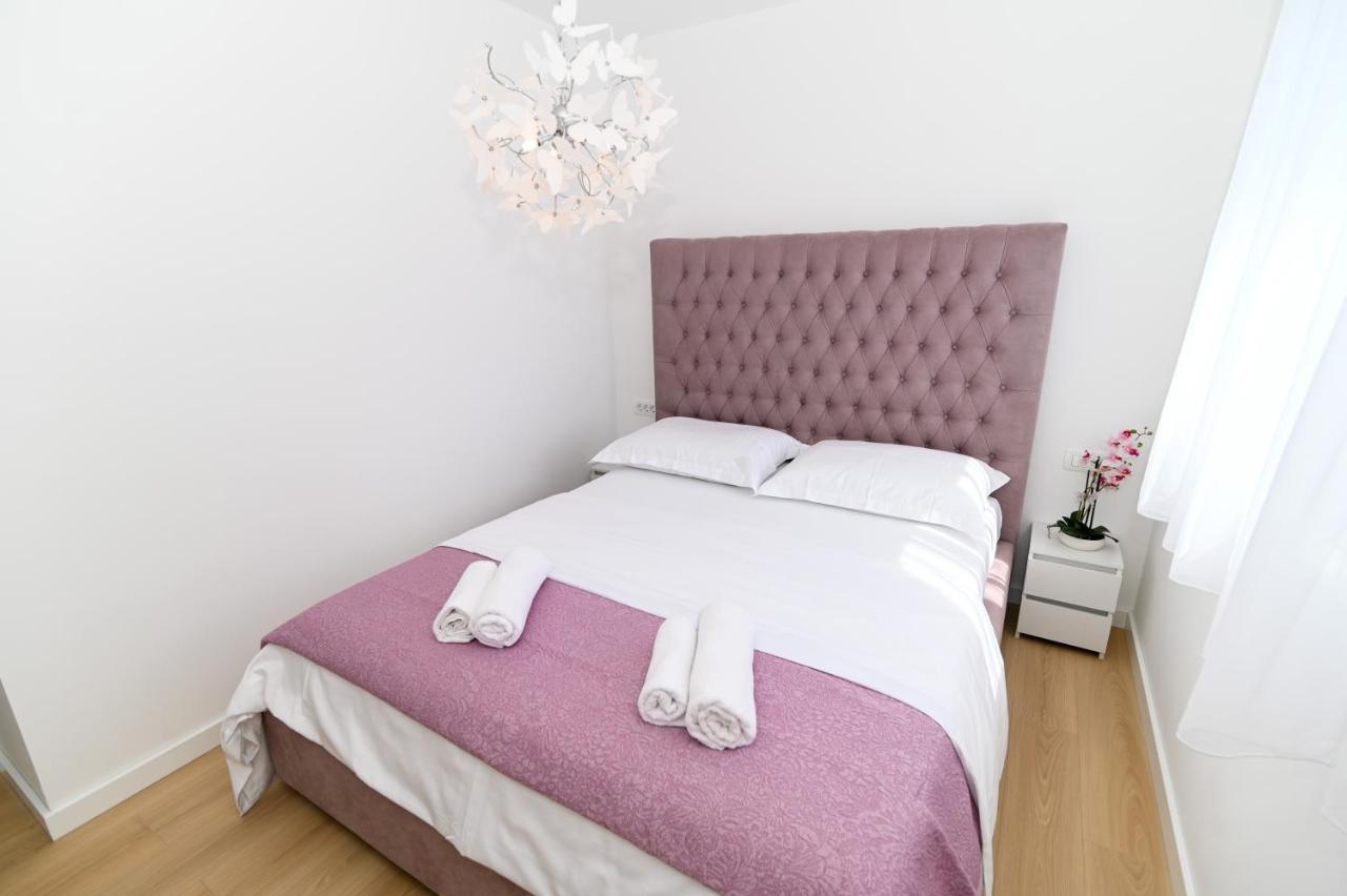 Apartment Laura, Free Parking, Balcony, 4 Ppl トロギール エクステリア 写真
