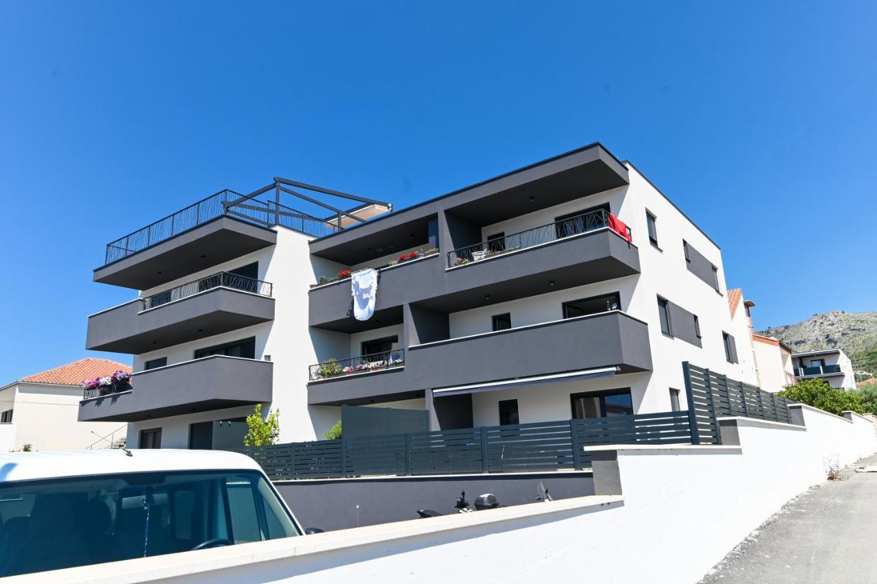 Apartment Laura, Free Parking, Balcony, 4 Ppl トロギール エクステリア 写真