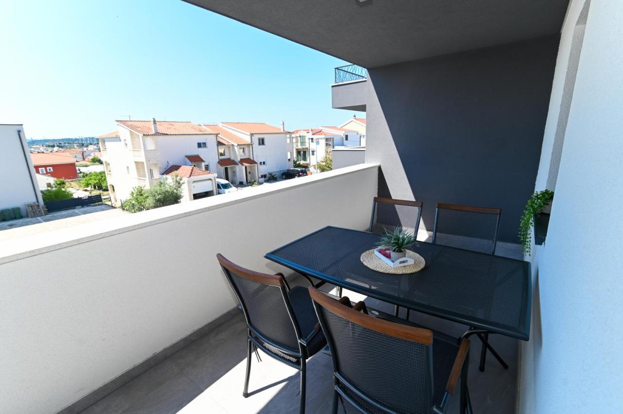 Apartment Laura, Free Parking, Balcony, 4 Ppl トロギール エクステリア 写真