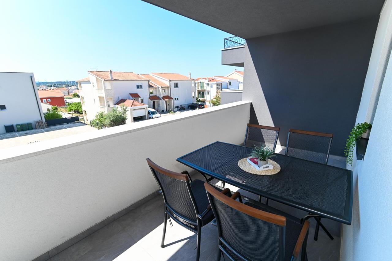 Apartment Laura, Free Parking, Balcony, 4 Ppl トロギール エクステリア 写真