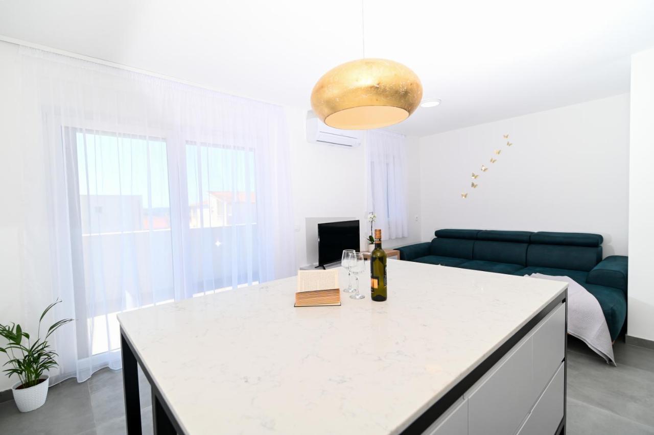 Apartment Laura, Free Parking, Balcony, 4 Ppl トロギール エクステリア 写真